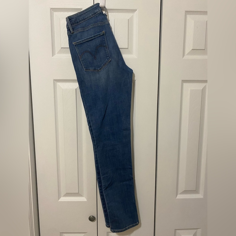 Levi’s Mid Rise Jeans - Picture 2 of 4
